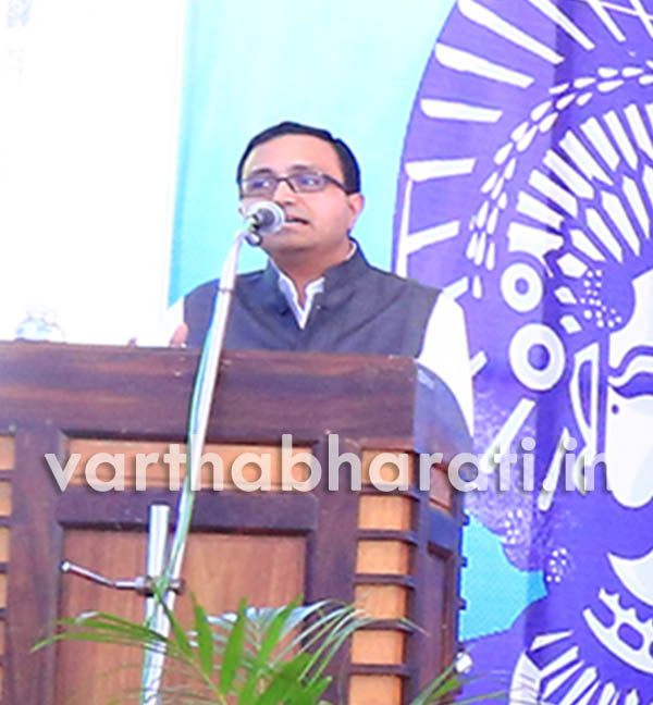 ತಾಂತ್ರಿಕ ಶಿಕ್ಷಣದಲ್ಲಿ ಪ್ರಾಯೋಗಿಕ ಅನುಭವಗಳಿಗೆ ಆದ್ಯತೆ ನೀಡಿ: ಪ್ರೊ. ಆರ್.ವಿ.ರವಿಕೃಷ್ಣ